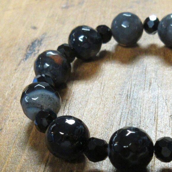 MERRISOTA JEWELRY Black Agate and Glass Stretch Bracelet Size 6" Gemstones NEW - Picture 1 of 6